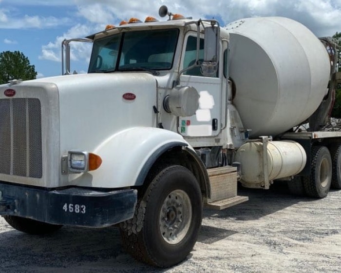 2010 PETERBILT 365 CONCRETE MIXER TRUCK