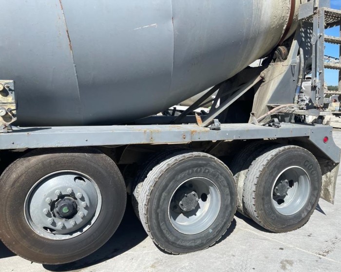 2007 MACK GRANITE CONCRETE MIXER TRUCK