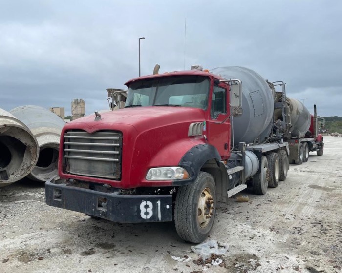 2007 MACK GRANITE CONCRETE MIXER TRUCK