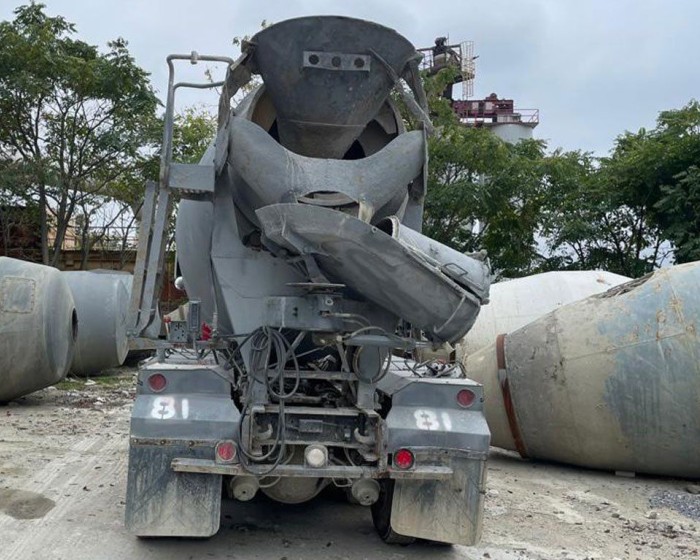 2007 MACK GRANITE CONCRETE MIXER TRUCK