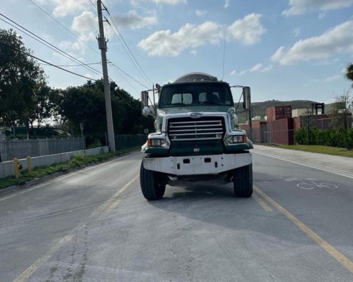 2008 STERLING 2009 CONCRETE MIXER TRUCK