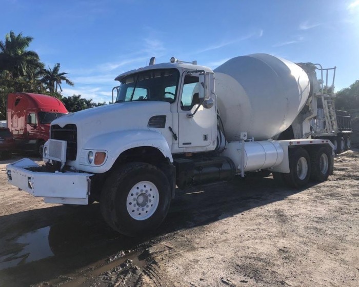2007 MACK CV713 CONCRETE MIXER TRUCK
