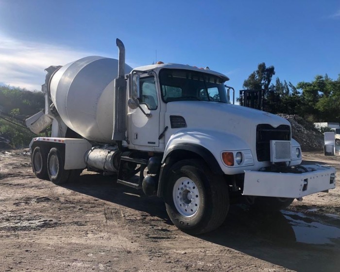 2007 MACK CV713 CONCRETE MIXER TRUCK