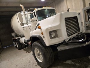 2000 MACK DM690 CONCRETE MIXER TRUCK - 2 UNITS AVAILABLE
