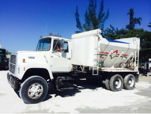 1993 FORD L8000 CONCRETE MIXER TRUCK 
