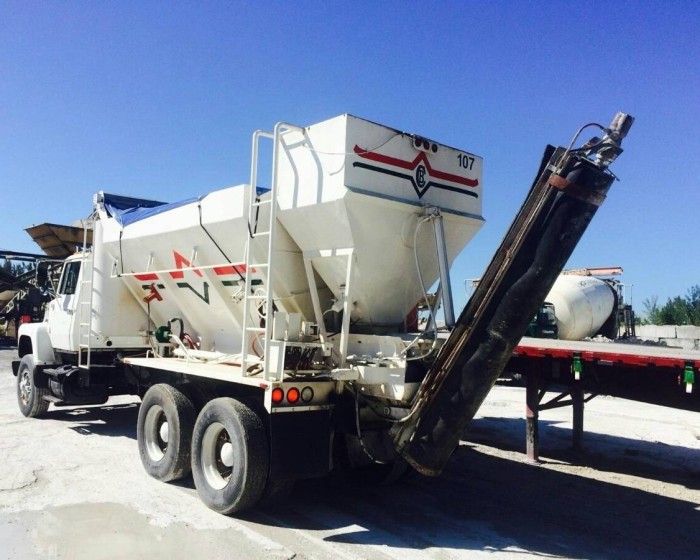1993 FORD L8000 CONCRETE MIXER TRUCK 