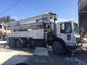 1999 SCHWING XL1200 CONCRETE PUMP