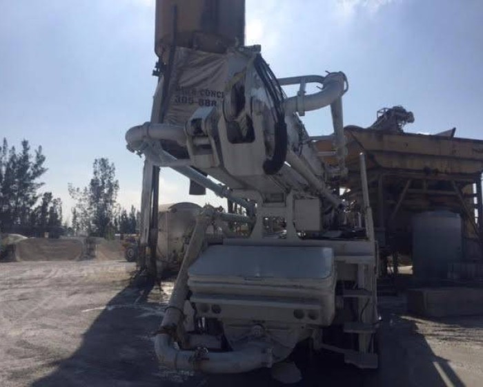 1999 SCHWING XL1200 CONCRETE PUMP