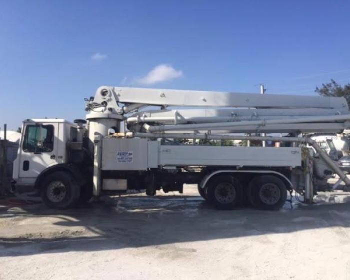 1999 SCHWING XL1200 CONCRETE PUMP