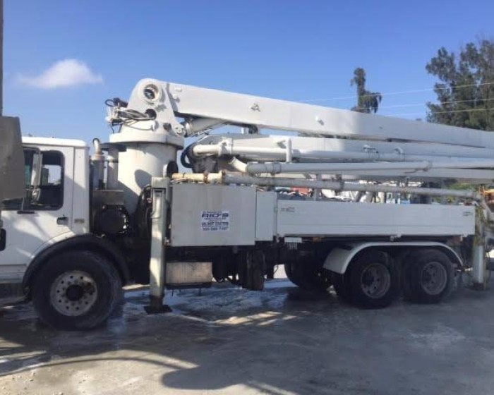 1999 SCHWING XL1200 CONCRETE PUMP