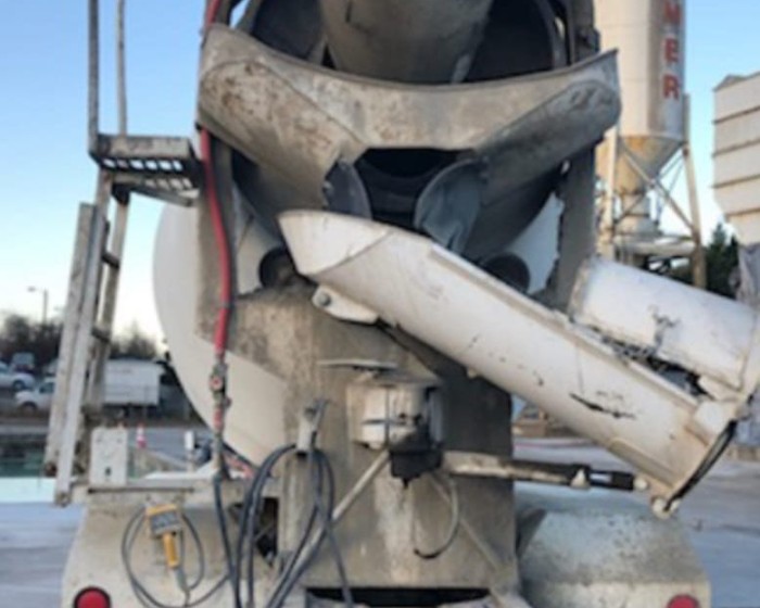 2002 PETERBILT CONCRETE MIXER TRUCK