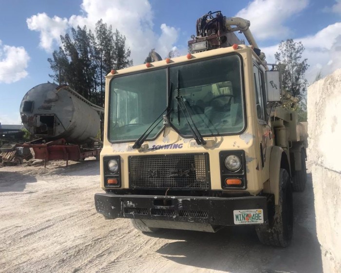 1994 MACK MR600 CONCRETE PUMP TRUCK