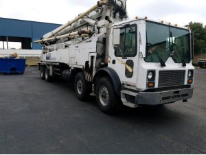 1998 MACK MR600 CONCRETE PUMP TRUCK