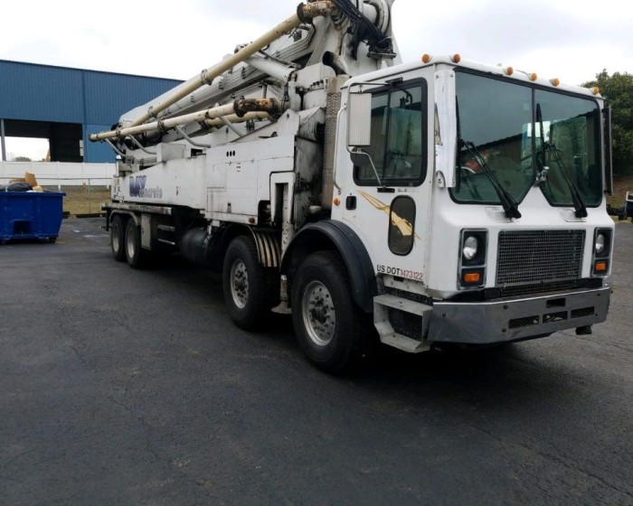 1998 MACK MR600 CONCRETE PUMP TRUCK