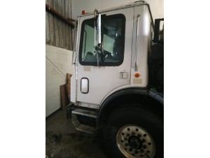 1999 MACK MR600 CONCRETE PUMP TRUCK