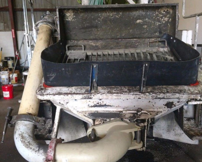 1999 MACK MR600 CONCRETE PUMP TRUCK