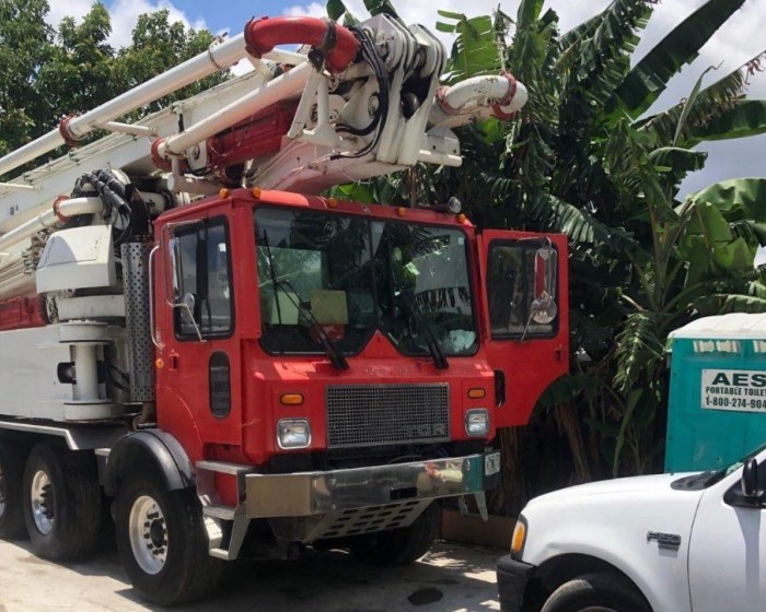 2001 MACK-SCHWING MR600-X52 CONCRETE PUMP TRUCK