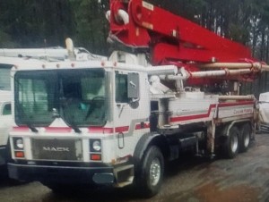 2001 MACK MR688S TRUCK WITH CONCORD CONCRETE PUMP 36M