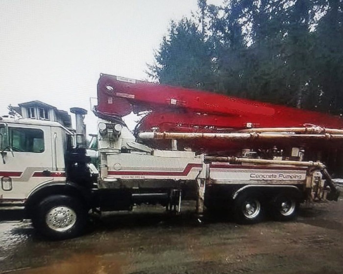 2001 MACK MR688S TRUCK WITH CONCORD CONCRETE PUMP 36M