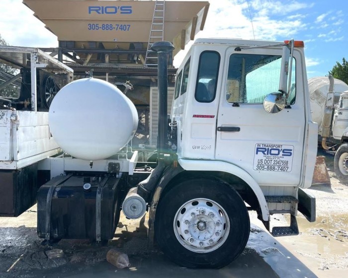 1988 MACK SCHWING-750 CONCRETE PUMP TRUCK