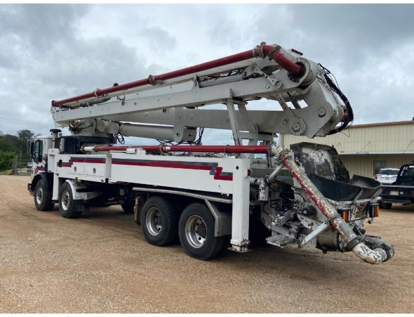 2006 MACK MR600 CONCRETE PUMP TRUCK