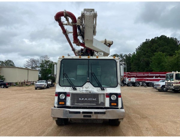 2006 MACK MR600 CONCRETE PUMP TRUCK