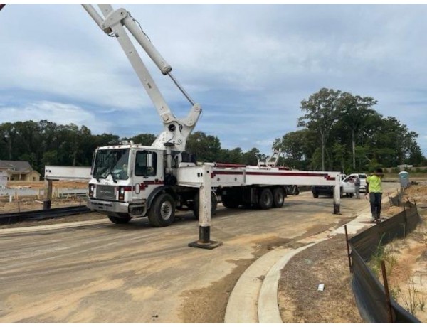 2006 MACK MR600 CONCRETE PUMP TRUCK