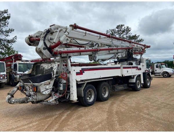 2006 MACK MR600 CONCRETE PUMP TRUCK