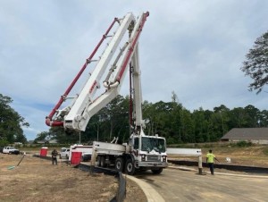 2006 MACK MR600 CONCRETE PUMP TRUCK