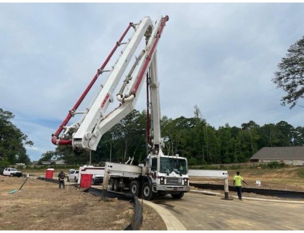 2006 MACK MR600 CONCRETE PUMP TRUCK