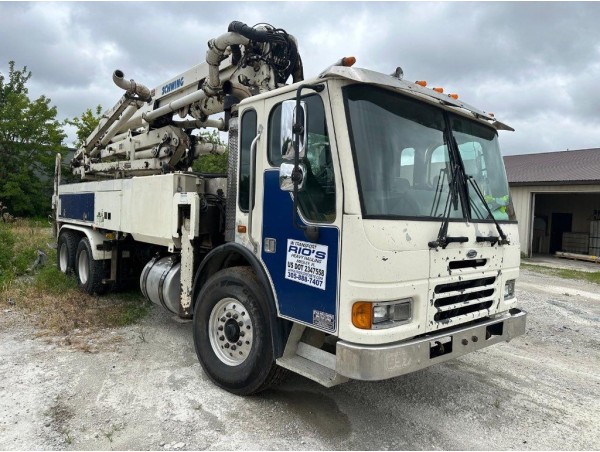 2006 STERLING  CONCRETE PUMP TRUCK