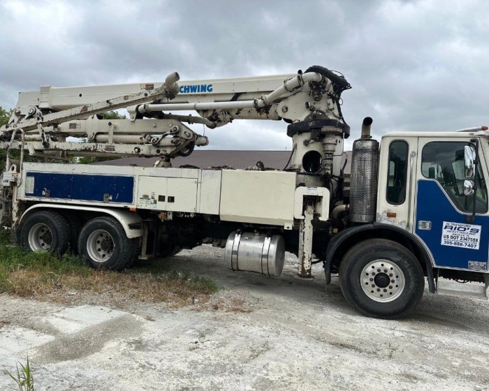 2006 STERLING  CONCRETE PUMP TRUCK