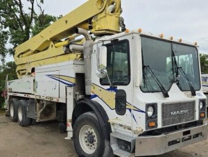 2007 MACK MR600 CONCRETE PUMP TRUCK