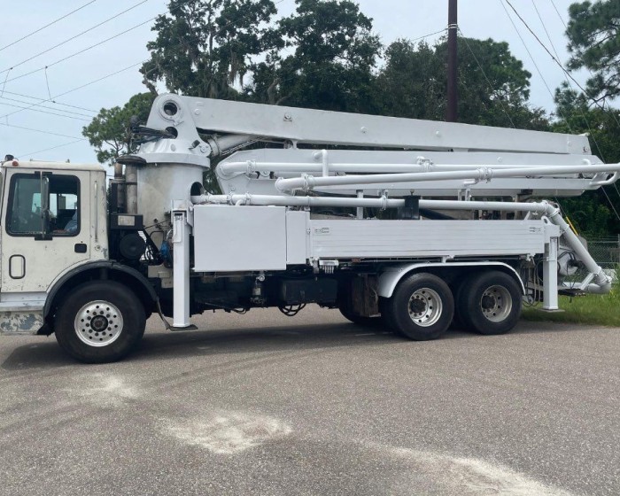 1997 MACK MR600 CONCRETE PUMP TRUCK