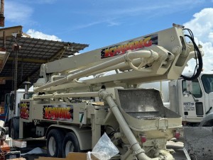 1996 MACK MR600 CONCRETE PUMP TRUCK
