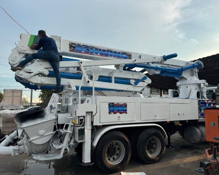 2006 STERLING ST CONCRETE PUMP TRUCK