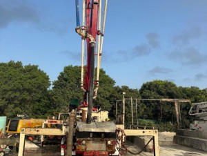 2000 MACK MR600 CONCRETE PUMP TRUCK