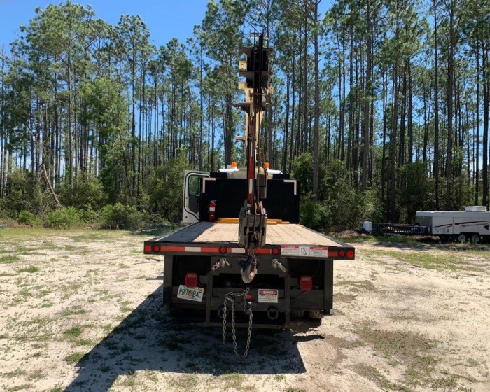 CRANE TRUCK ON 2010 FREIGHTLINER M2-112