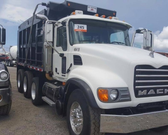 2006 MACK CV713 DUMP TRUCK