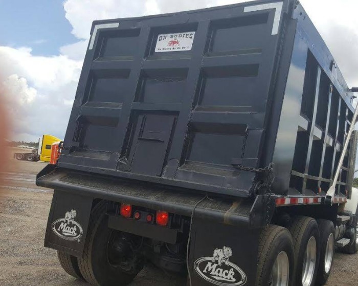 2006 MACK CV713 DUMP TRUCK