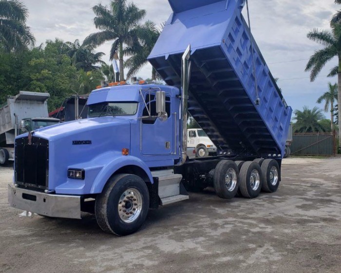 2003 KENWORTH T800 DUMP TRUCK