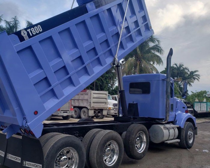 2003 KENWORTH T800 DUMP TRUCK