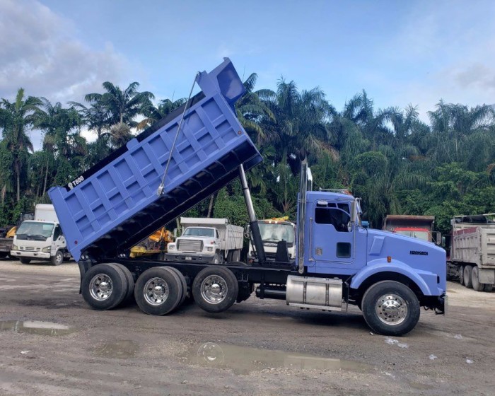2003 KENWORTH T800 DUMP TRUCK