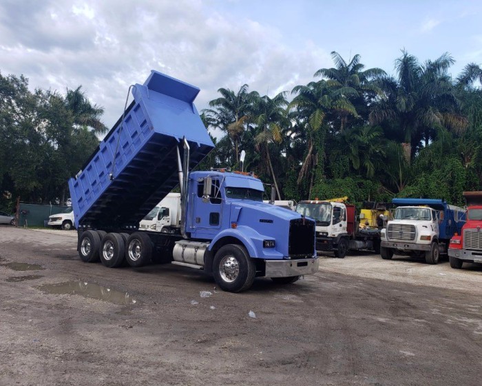 2003 KENWORTH T800 DUMP TRUCK