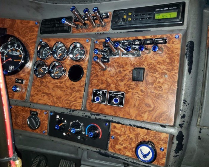 2003 KENWORTH T800 DUMP TRUCK
