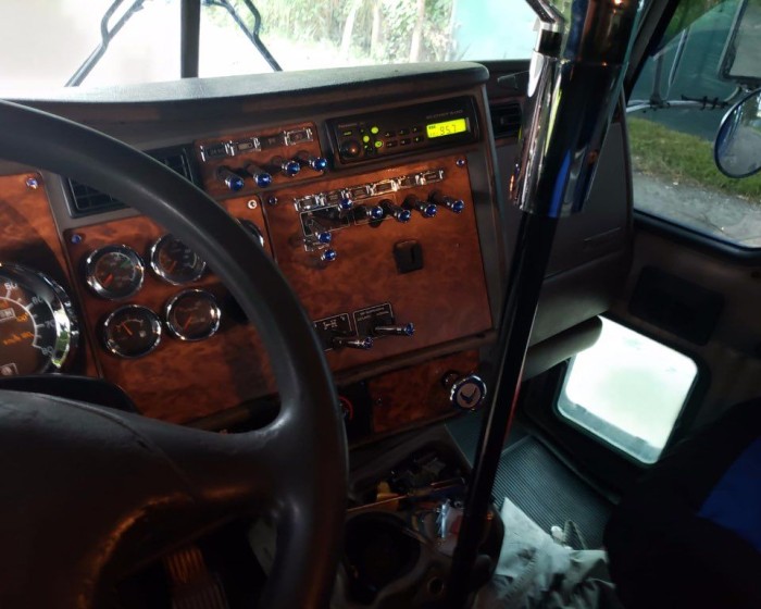 2003 KENWORTH T800 DUMP TRUCK