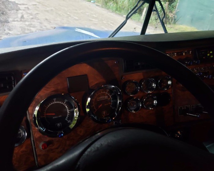 2003 KENWORTH T800 DUMP TRUCK