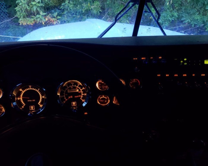 2003 KENWORTH T800 DUMP TRUCK