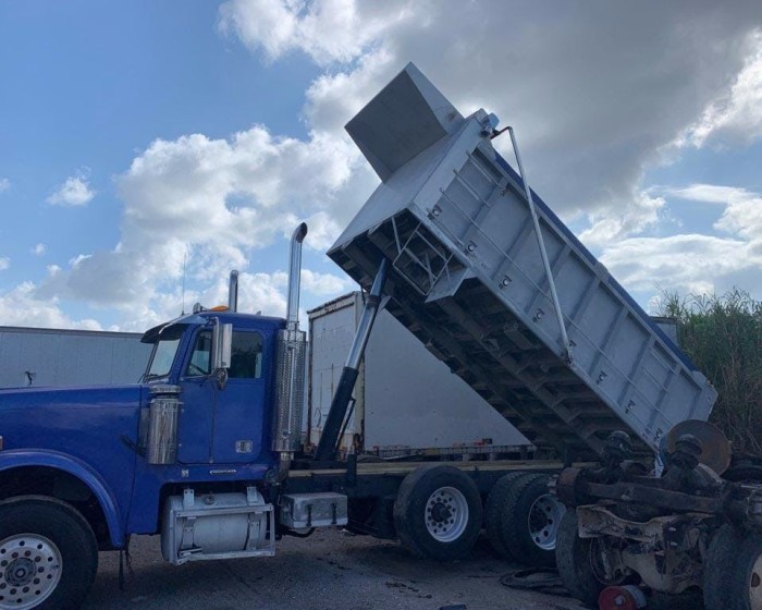 1999 FREIGHTLINER DUMP TRUCK