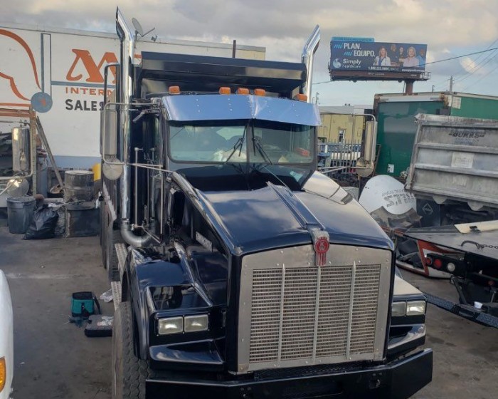 2002 KENWORTH  T800 DUMP TRUCK